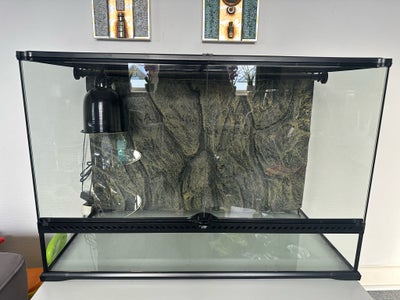 Terrarium, 243 liter, b: 90 d: 45 h: 60, Exo Terra Terrarium købt i april 2024

Medfølger:
- Exo Ter