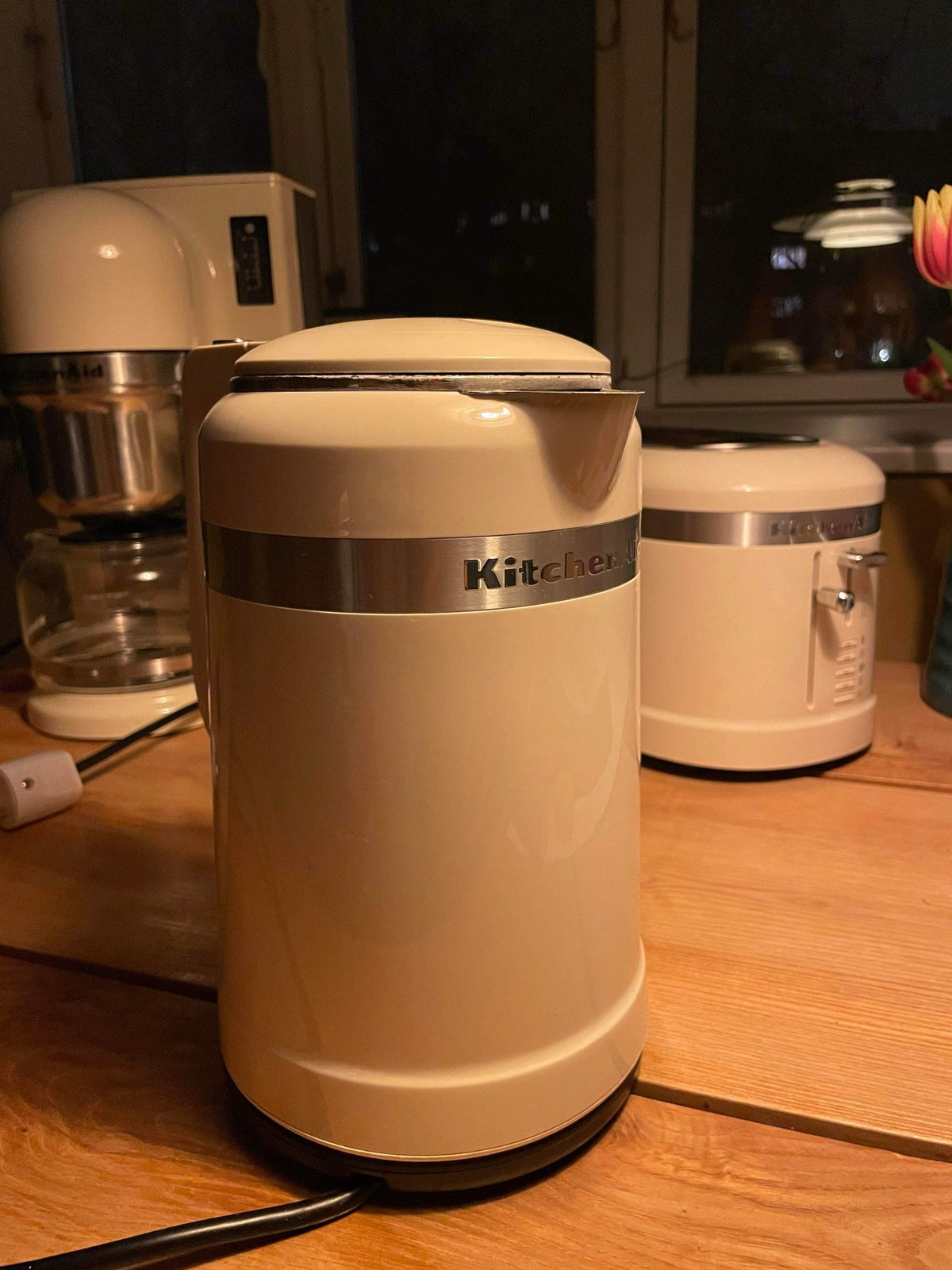 Elkedel, toaster og kaffemaskine fra KitchenAid,