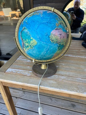 Sengelampe, Klassisk Globus med lys
Kan også hentes i København