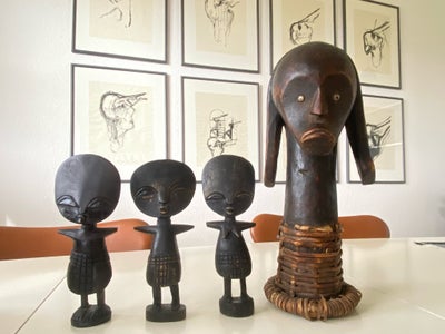 Andre samleobjekter, Afrikanske figurer,  4 afrikanske figurer 
Håndskårne i mørkt træ. 
Familie på 