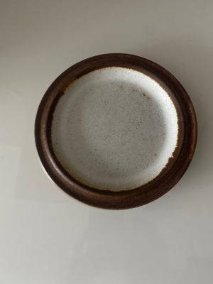 Stentøj, Tallerken, Duoon Ceramics, Made in Scotland, Desserttallerken i brun og beige farver, lavet