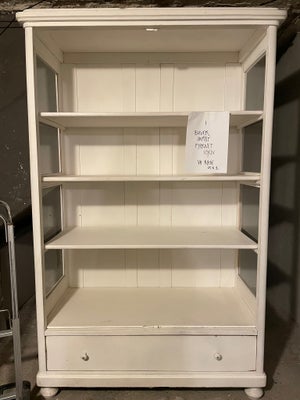 Andet skab, b: 110 h: 190, Hvidt og Smukt åbent skab med glas i siderne 
Brugt i butik til børnetøj 