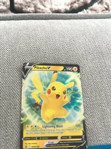 Pokémon Charged Up Pikachu Poster 40x50cm