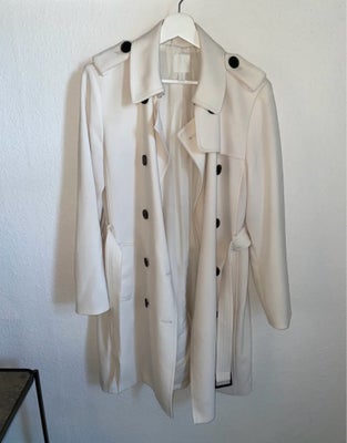 Jakke, str. 38, H&M,  Hvid,  Næsten som ny, Jeg sælger min fine hvide jakke fra H&M i st. 38???