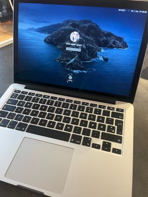 MacBook Pro, God, Macbook pro 13" med retina skærm

Den er købt i 2014 - men har fungeret som reserv
