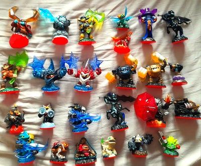 Skylanders Trap Team figurer, PS4, action, KNIGTH MARE 250kr 
KNIGTH MARE EXPRESS 100kr 
WILDFIRE 80