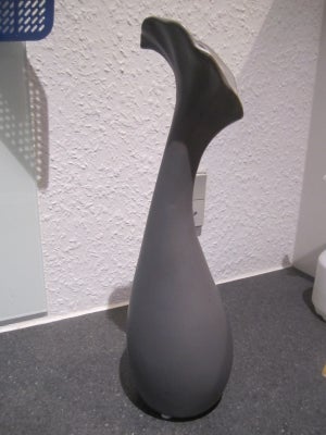 Vase, vase, vase

30 cm'

Sender mest med gls. op til 1 kg forsikret for 43 kr.
Porto udregnes endel