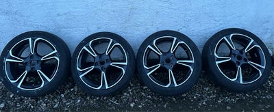 fælge med dæk, 
- 4x108
- 17”
- 7” bred hele vejen rundt 
- ET38
- 205/45 17” 
-Michelin Sommerdæk 

