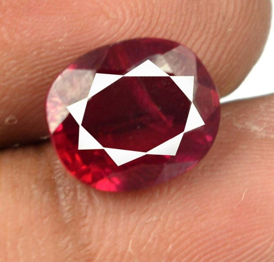 Andet smykke, ædelsten, Oval Cut Burma Ruby 6.25 Ct 100%