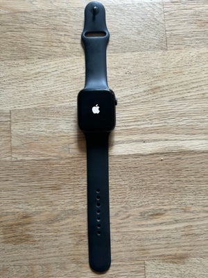 Smartwatch, Apple, Apple Watch 44mm grå m/sort rem serie 5 LTE/4G (e-Sim)
Inkl. ladekabel

Fungerer 