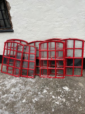 Staldvindue, 8 styk Staldvinduer omkring 90x60 cm
Enkelte revnede glas
250,- stykket eller alle 8 fo