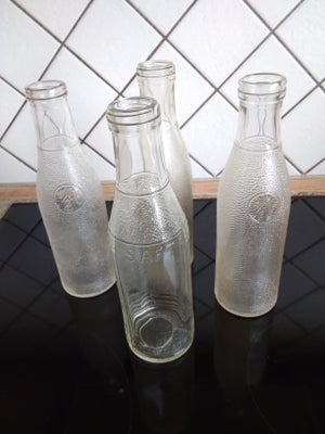 Glas, Mælkeflasker og saftflasker, Holmegaard, Flotte gamle riflet flasker fra Holmegaard.
Mælk elle