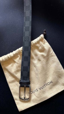 Bælte, Louis Vuitton, str. 95 / 38,  Grafit Grå,  Læder,  Næsten som ny, 

Ægte Louis Vuitton sort/g