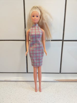 Barbie, Simba Steffi Love, SIMBA 
Steffi Love
Barbie kopi
Med kjole og langt hår, du kan vaske og re