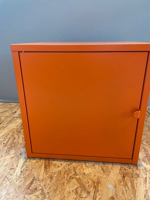 Stålskab, Ikea, b: 35 d: 35 h: 35, Super fint og meget anvendeligt metalskab fra Ikea i en flot oran