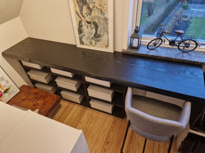 Bar plankebord, Flot sort planke bord, velegnet som barbord eller skrivebord. Til ophængning på vægg