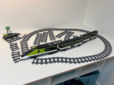 Lego City, 60337, Vi sælger dette flotte Lego city eksprestog, med togbane og skinner. Ekstra skinne
