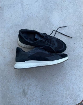 Sneakers, str. 36, Ecco, unisex, Fine og behagelige sko fra Ecco i elegant sort farve. 
De er brugt 