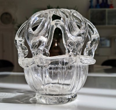 Glas, Gammel blomster-vase, Kronevase i klart glas, tykmavet med lodrette svage striber, øverste hal