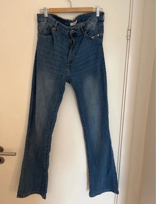 Jeans, Ellos, str. 46,  Blå,  Næsten som ny, Brugt 1 gang
Jeans med stretch og bootcut.

Super fede 