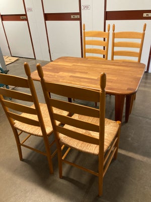 Spisebord m/stole, Kirsebær og bøgetræ, Spisebordet måler B110 x L75 x H75, kirsebærtræ. 

De 4 stol
