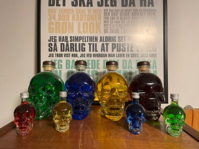 Glas, Crystal head flasker, Crystal head vodka, Crystal head vodka flasker.

4 stk 70 cl
4 stk 5 cl
