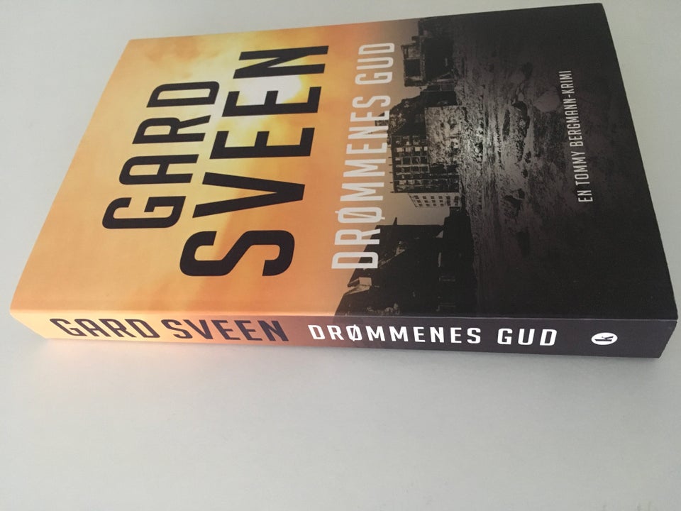 Drømmenes gud, Gard Sveen, genre: krimi og spænding