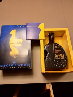 Spiritus, Julesnaps, Aalborg julesnaps årgang 1999 Millenium udgave. Aldrig åbnet, komplet med bande
