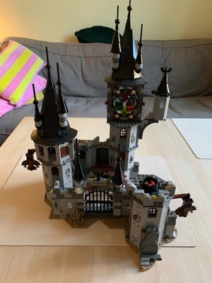 Lego Monster Fighters, 9468, Komplet slot. Fra røg og dyrefrit hjem. Kun afhentning.