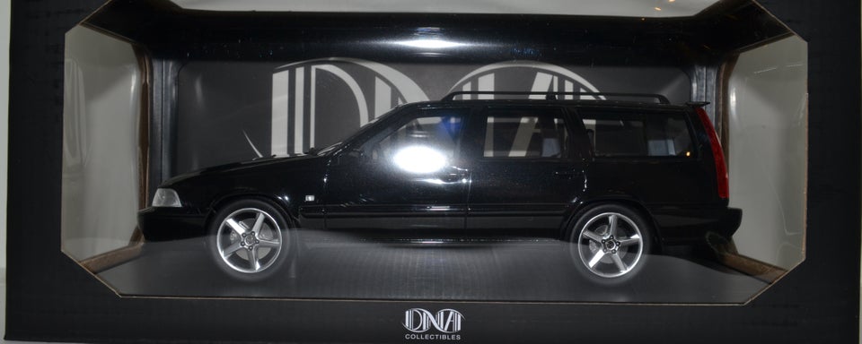 Modelbil, DNA Volvo V70R, skala 1:18