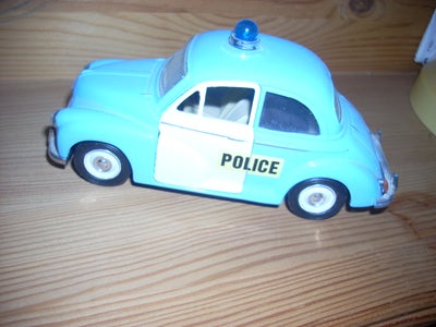Biler, Police, Fin modelbil ell. til voksen leg
politi bil fra landsby hospitalet
very british model