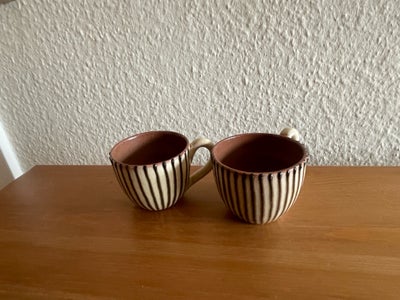 Keramik, 2 stk. små Kopper / krus, 2 stk. små kopper / krus i keramik. 5 cm høj. Ø=5,5 cm. 
