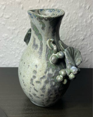 Keramik, Arne Bang vase, Rigtig flot Arne Bang vase sælges 

H 11 cm 

Evt bytte med ældre kay Bojes