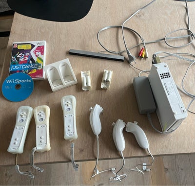 Nintendo Wii, God, Velfungerende wii med i alt 3 + 3 controlere samt to spil: Just Dance 3 samt Wii 