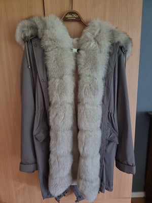 Vinterjakke, str. 38, Royal Skin,  Beige,  Parka/fox,  Næsten som ny, Flot vinterjakke med pels indv