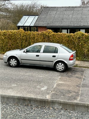 Opel Astra, 1,6 8V Family, Benzin, 2002, km 218500, 4-dørs, Opel astra Årg 2002 1.6 8v. Sølvgrå 5-dø