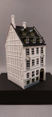 Andre samleobjekter, Trip Trap Huse 1/150, Højbro Plads - København

Model nr. 49M

Flot og komplet 