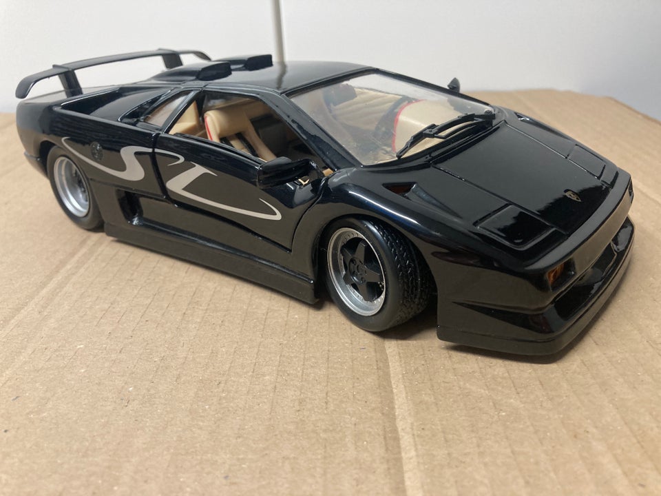 Modelbil, Lamborghini Diablo 1/18, skala 1:18