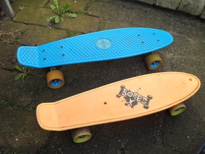 Skateboard, 2 SKATEBOARD
52+57 CM. FIN STAND.
SAMLET PRIS.