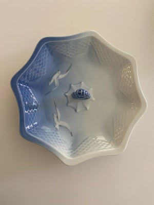 Porcelæn, Fad nr 217, B & G København, Fineste lille fad med søhest i mågestel fra Bing og Grøndahl 