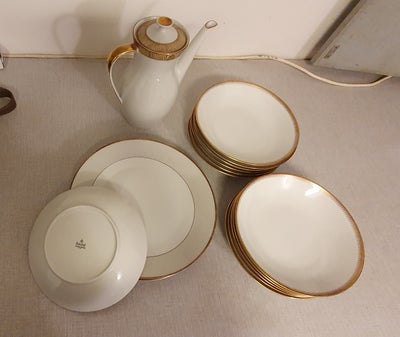 Porcelæn, Porcelæn Service	, Bavaria Germany, Med guldkant
2 flade tallerkener: Diameter: 25 cm (Pri