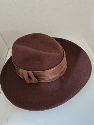 Hat, Filthat, ?, str. 56,  Brun,  Filt,  God men brugt, Vintage brun hat med nougatfarvet bånd om. I