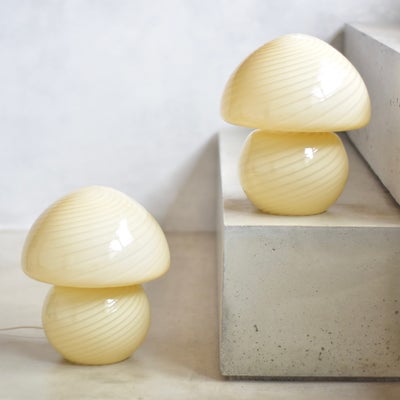 Anden bordlampe, Murano, Smuk og sjælden Murano mushroom lampe i den fineste lysegule farve. Vintage