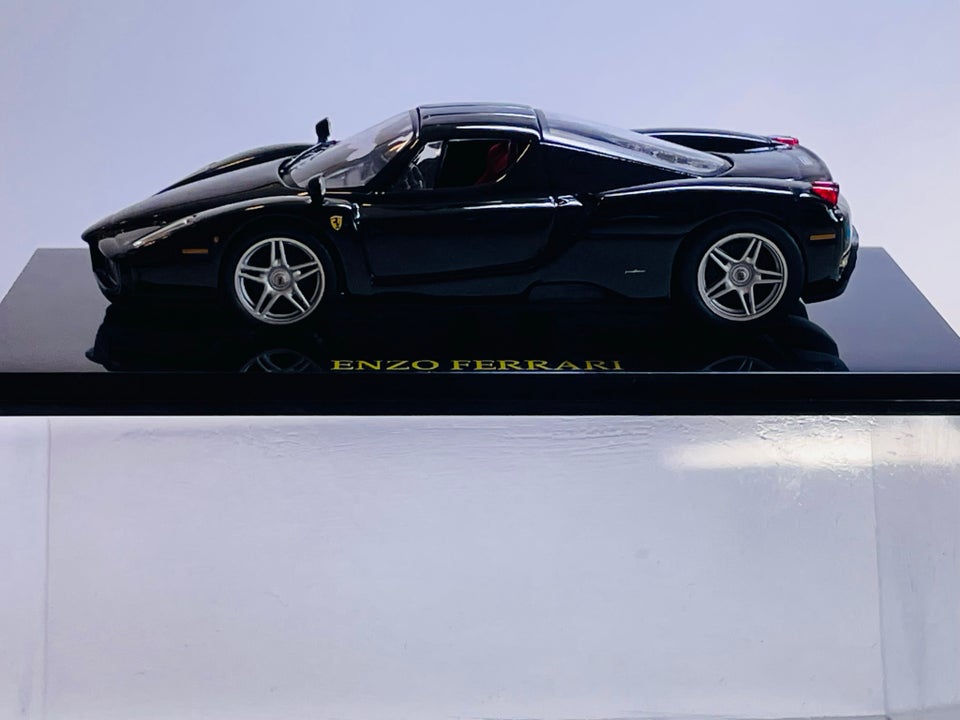 Modelbil, Ixo Enzo Ferrari, skala 1:43