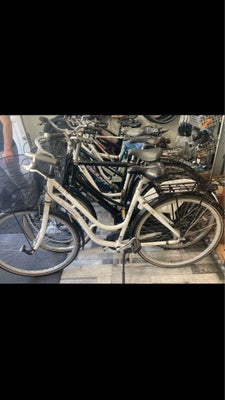 Damecykel,  andet mærke,  
Flotte brugte cykler sælges.

Nyservicerede og fejler ingenting. 

Flere 