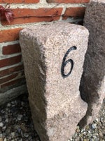 Husnummer 6 i kampesten / marksten / granit ?