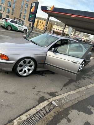 BMW 523i, 2,5 Steptr., Benzin, aut. 1996, km 345000, grå, nysynet, klimaanlæg, aircondition, ABS, ai