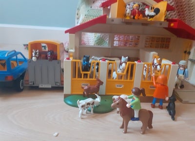 Playmobil, Stor gård, 8 heste, 3 grise, 4 køer, 2 får, 2 geder, 4 menesker, 4 høns, 2 hunde, 1 stald