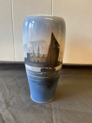 Porcelæn, Vase nr. 3430, Royal Copenhagen, Smuk vase nr. 3430 fra Royal Copenhagen, af Sejlbåd med K