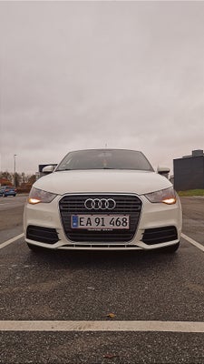 Audi A1, 1,6 TDi 105 Ambition Sportback, Diesel, 2014, km 143000, hvid, træk, klimaanlæg, airconditi